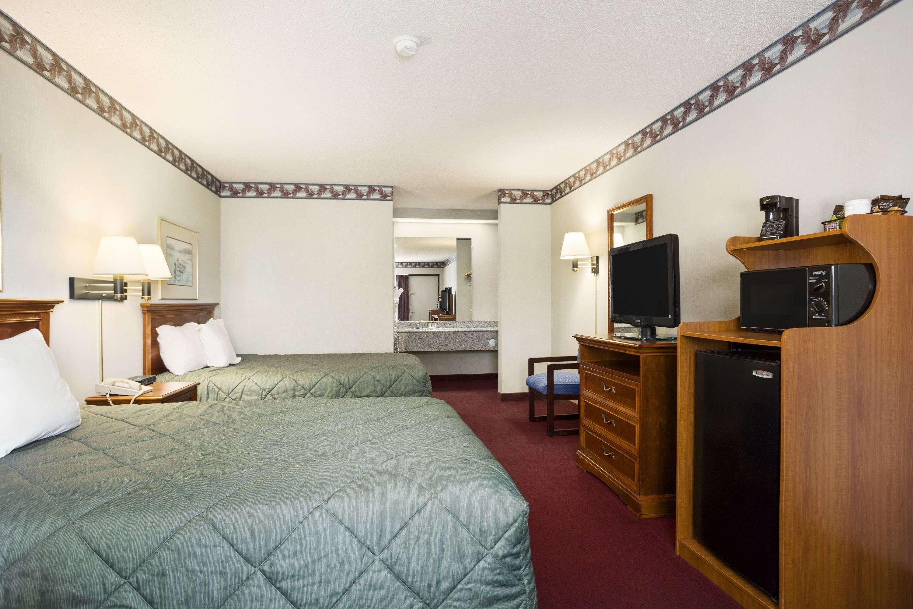 Ramada By Wyndham Batesville Extérieur photo