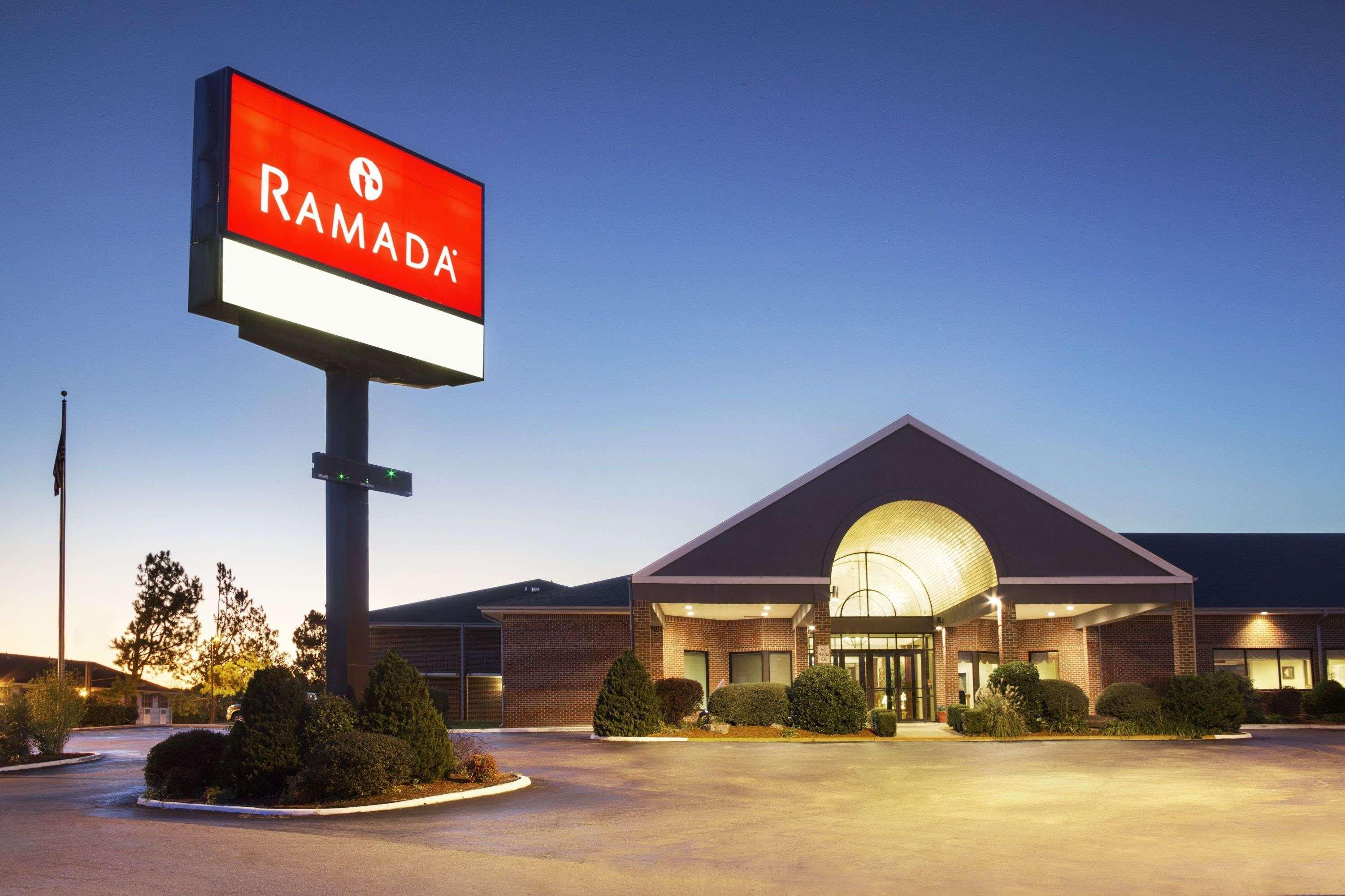Ramada By Wyndham Batesville Extérieur photo