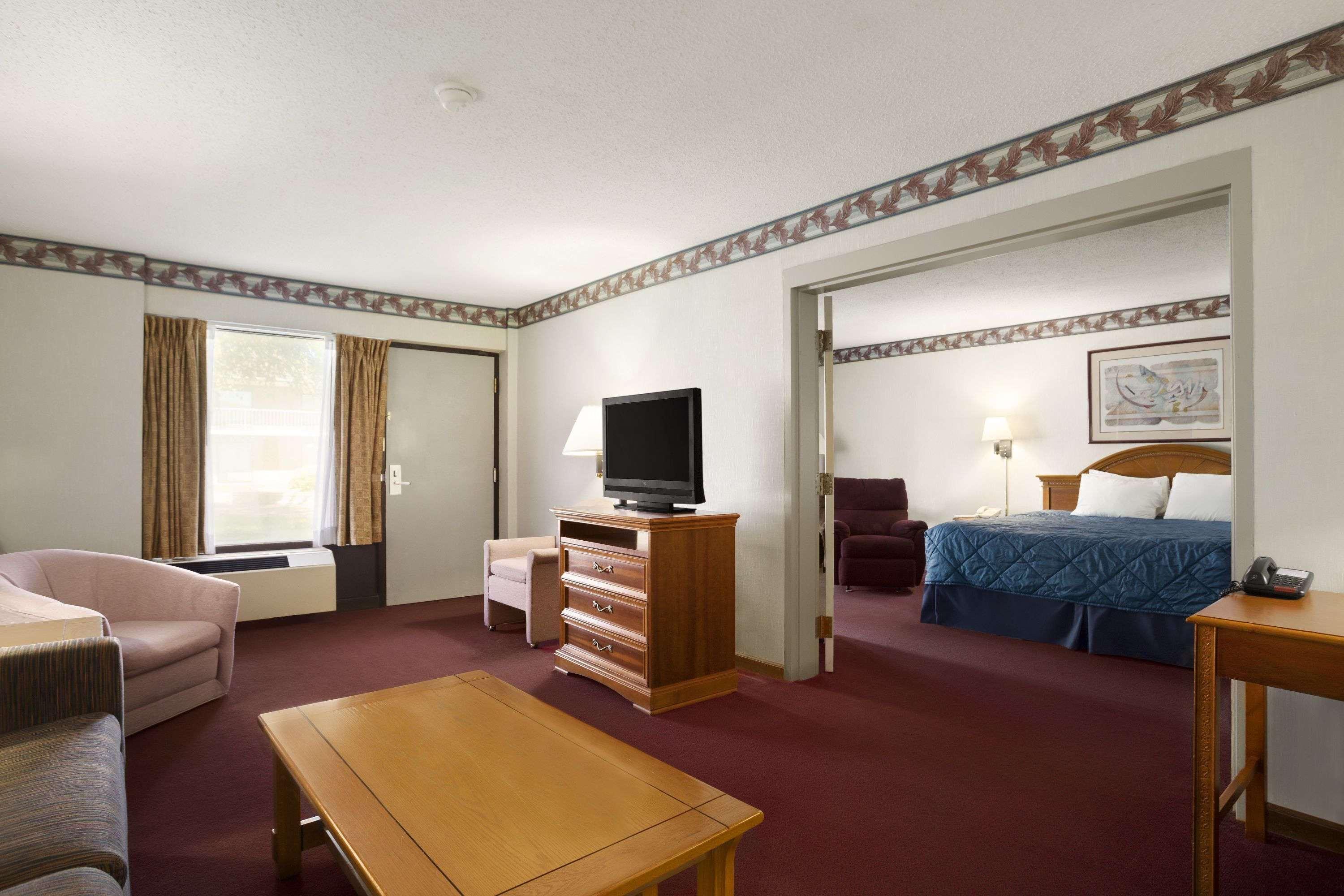 Ramada By Wyndham Batesville Extérieur photo