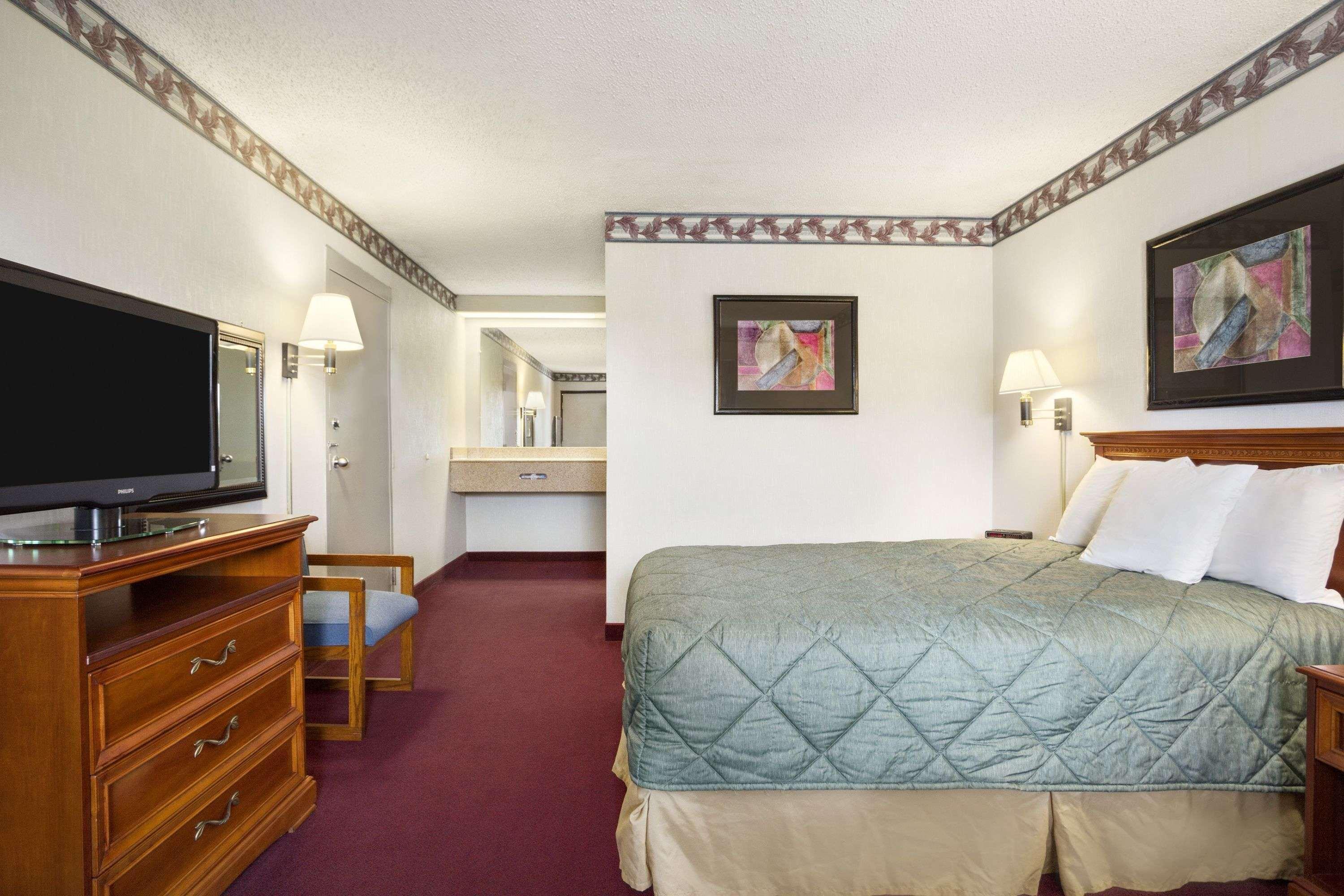 Ramada By Wyndham Batesville Extérieur photo